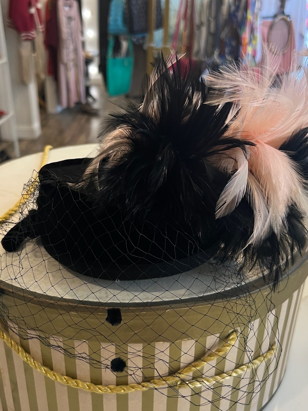 Vintage Black and Pink veiled Feather Fascinator - Picture 4 of 6